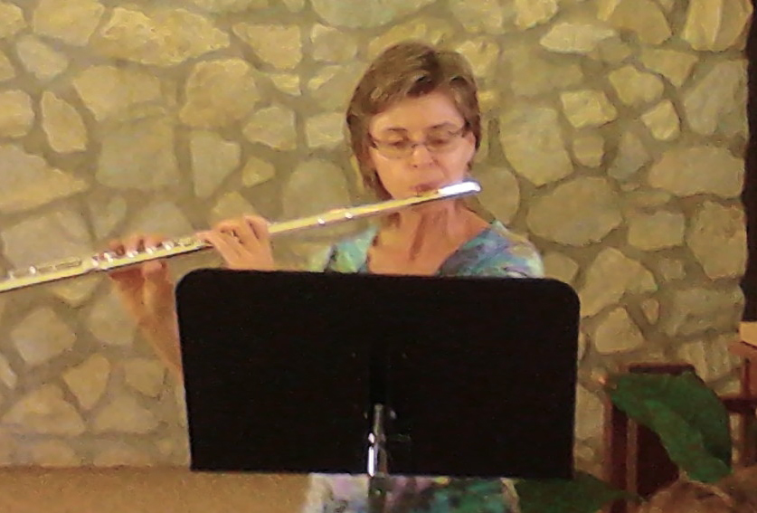 Mardie Chapman plays flute July 7 2013